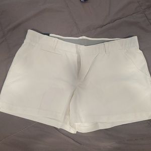 Woman's white under armour shorts. Never worn, tags on